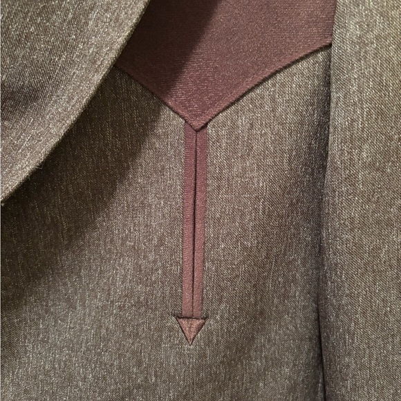 Elegant Two-Tone Men's Blazer - Picture 5 of 9
